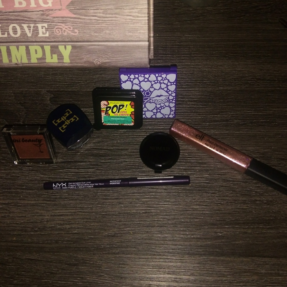 Makeup Bundle - Picture 2 of 2